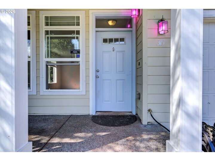 Property Photo: 315 S 34th Pl WA 98642