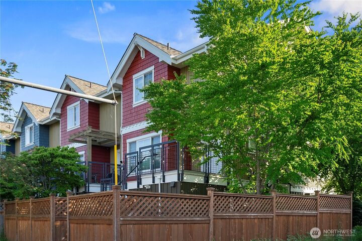 Property Photo:  7316  Woodlawn Avenue NE  WA 98115 