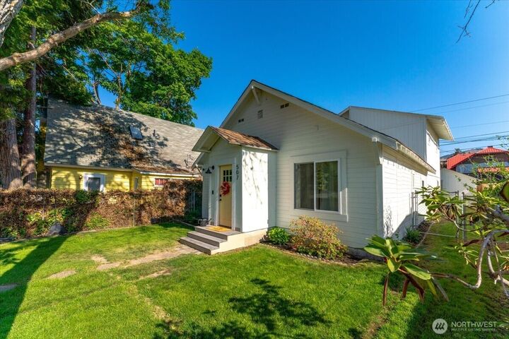 Property Photo:  507 E Wapato Avenue  WA 98816 