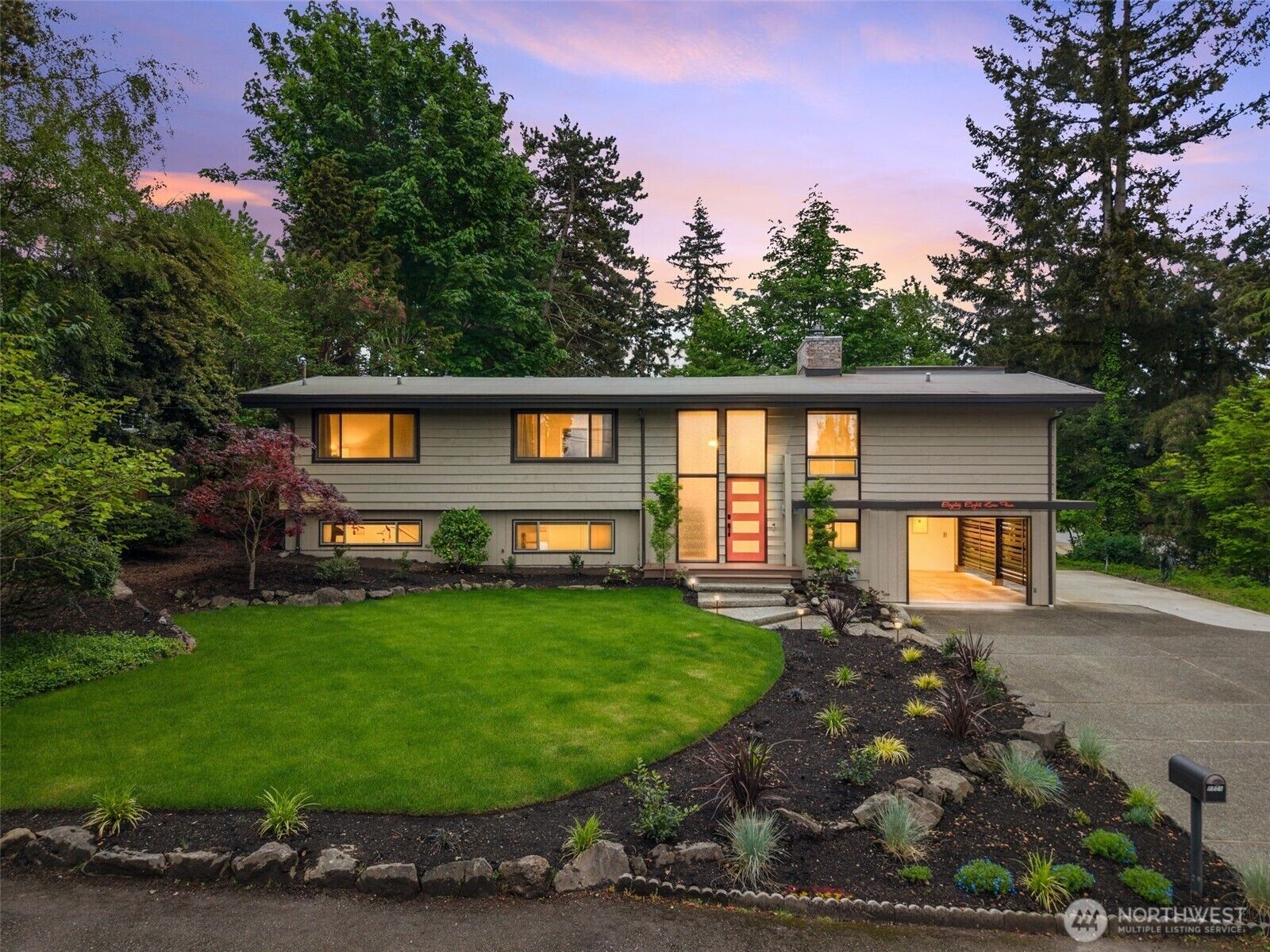 Property Photo:  8805 SE 39th Street  WA 98040 