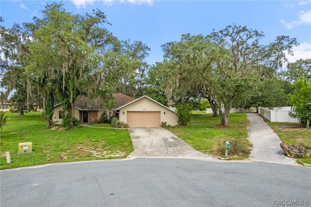 Property Photo: 3350 S Winding Path FL 34450