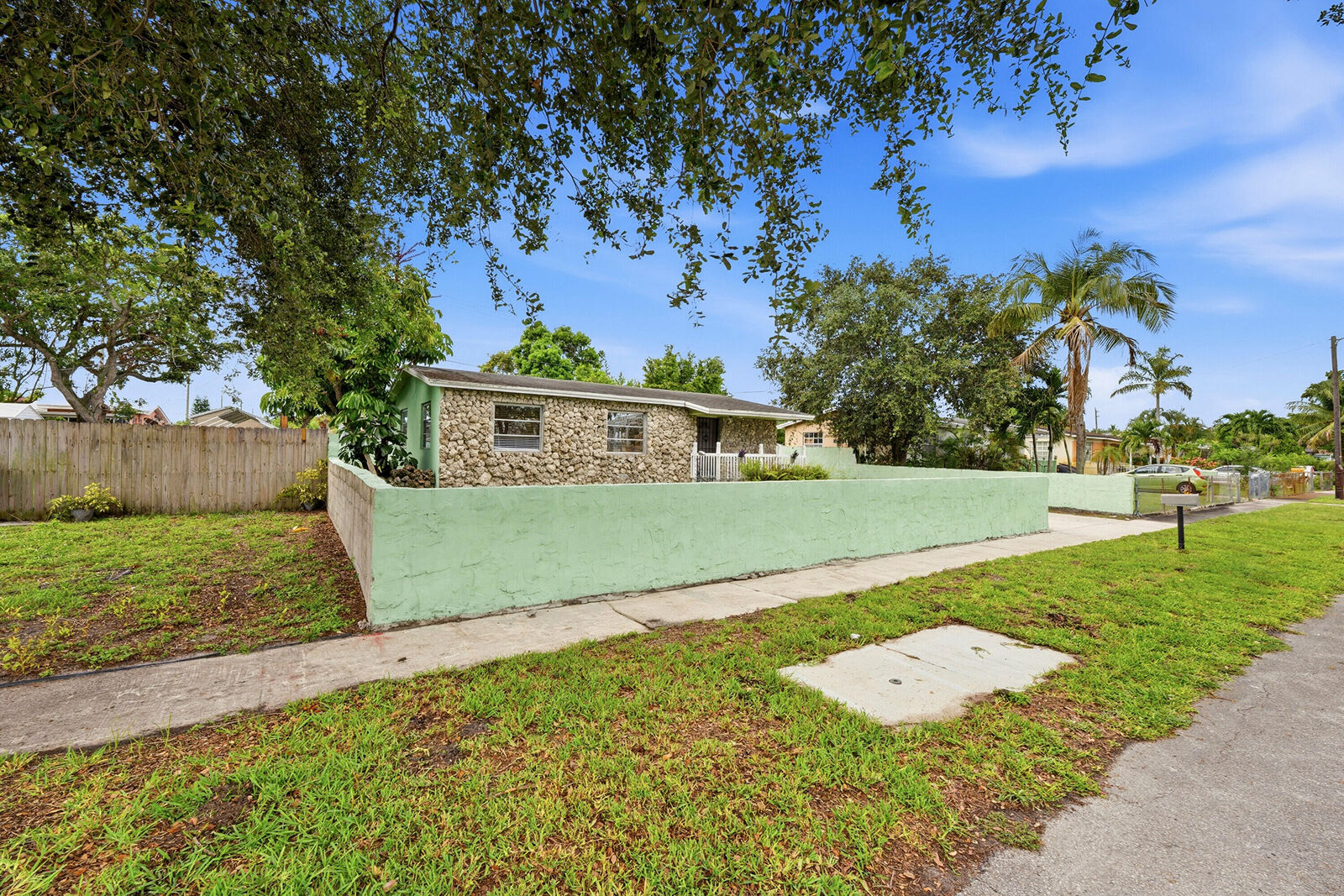 Property Photo: 6404 Oak Street FL 33024