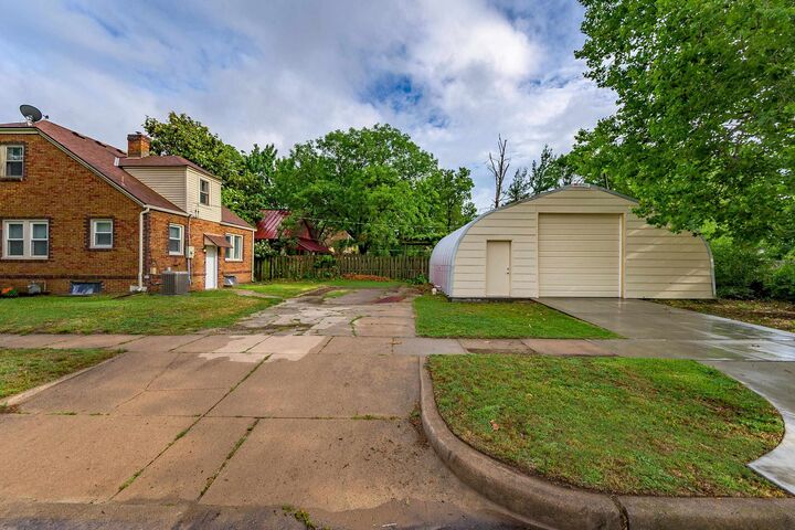 Property Photo:  1301 S Greenwood Ave  KS 67211-3534 