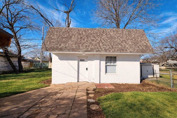 Property Photo: 1023 S Millwood KS 67213