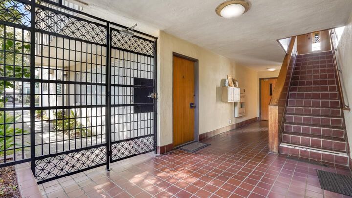 Property Photo:  518 Everett Avenue A  CA 94301 