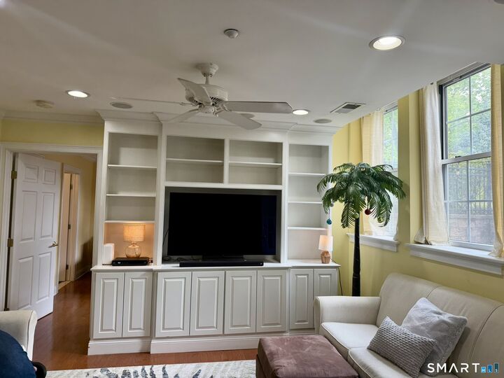 Property Photo:  30 Schoolhouse Drive 105  CT 06110 