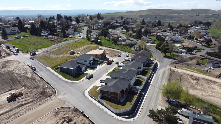 Property Photo:  725 Vine Ave Lot 28  WA 98944 