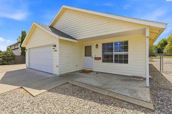 Property Photo:  201 W 34th Ave  WA 99337 