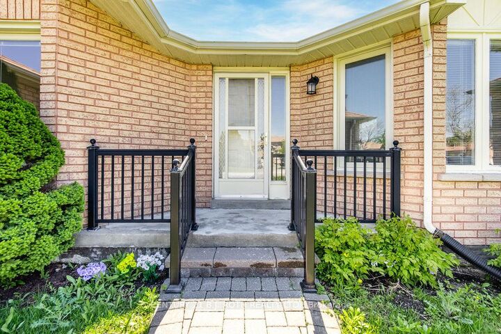 Property Photo:  153 Livingstone Street W  ON L4N 7J7 