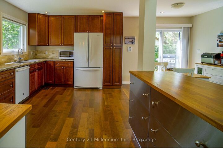 Photo de la propriété: 58 Cedarlane Drive ON L9Z 2S1