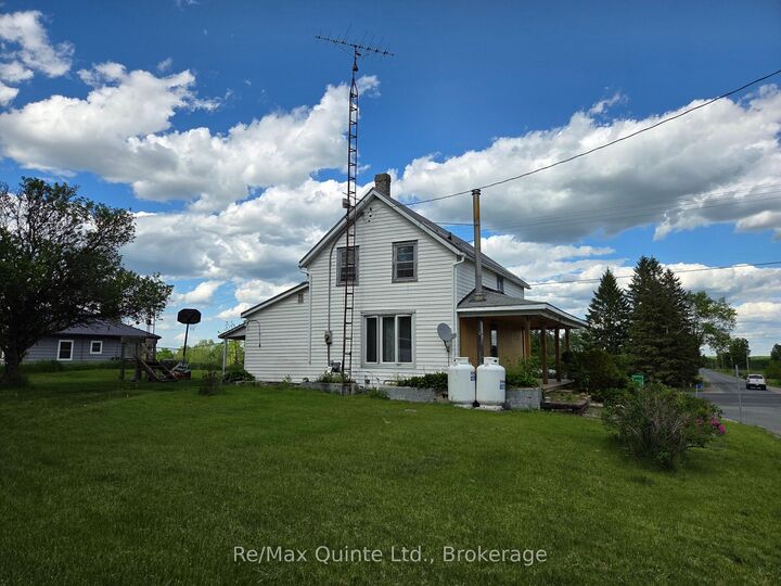 Property Photo: 6 Thomas Street ON K0K 3H0