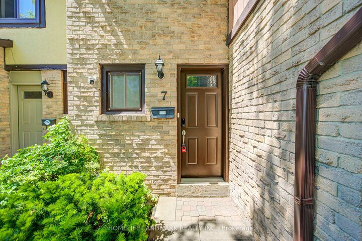 Property Photo: 3345 Silverado Drive 7 ON L5A 3Y8