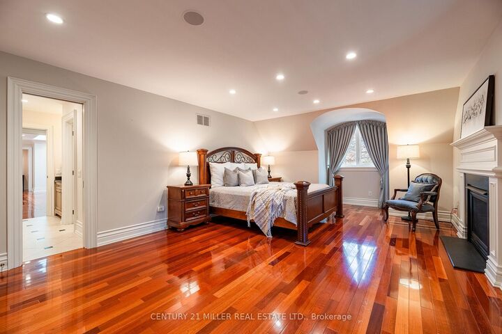 Property Photo: 2096 Lakeshore Road E ON L6J 1M3