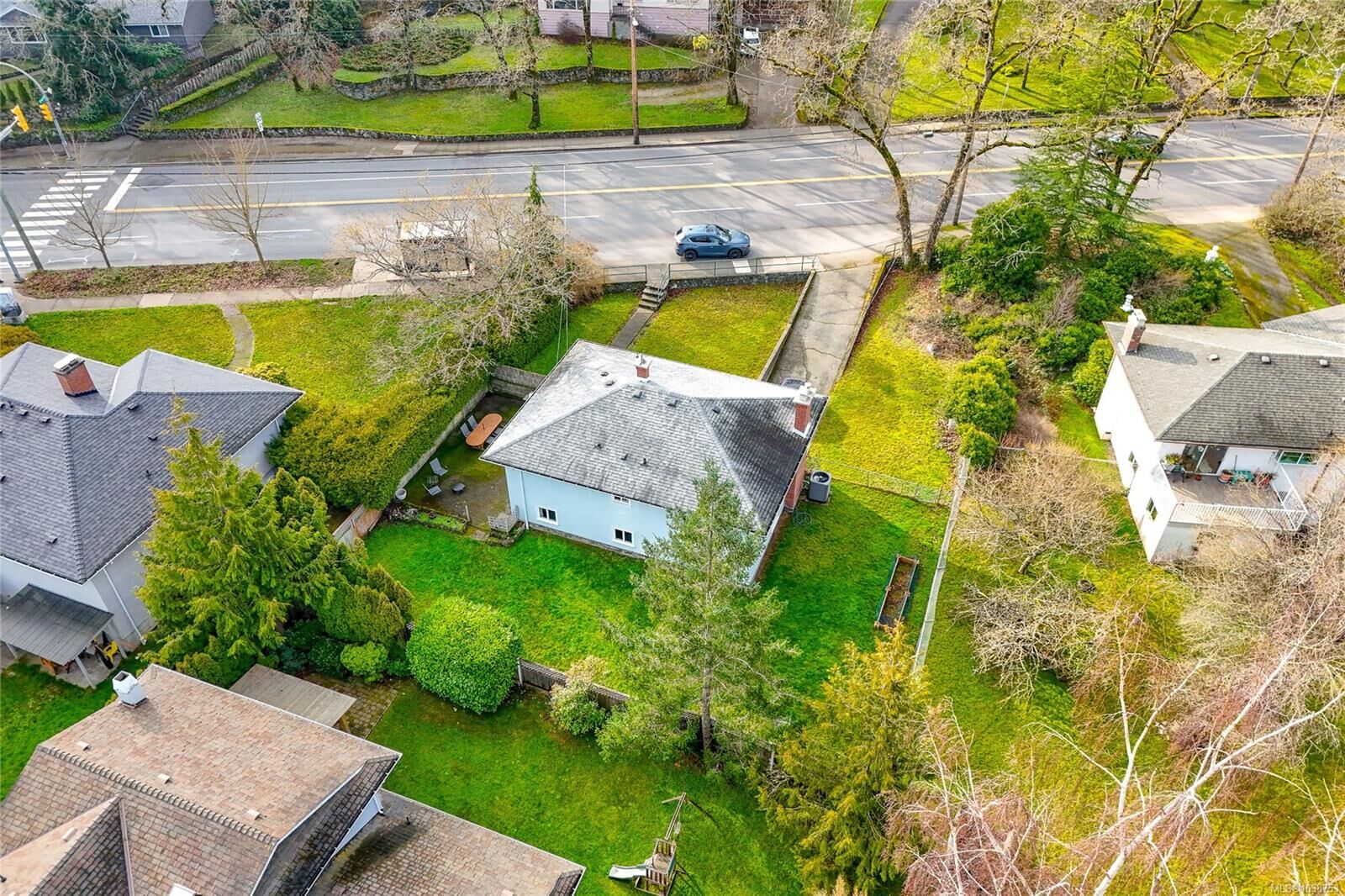 Photo de la propriété:  4121 Quadra St  BC V8X 1L1 