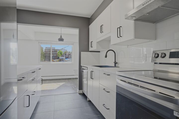 Property Photo:  48 Leopold Place 9  BC V3L 2C6 