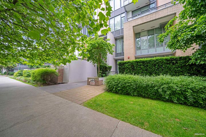 Property Photo: 2565 Maple Street 704 BC V7J 0C8
