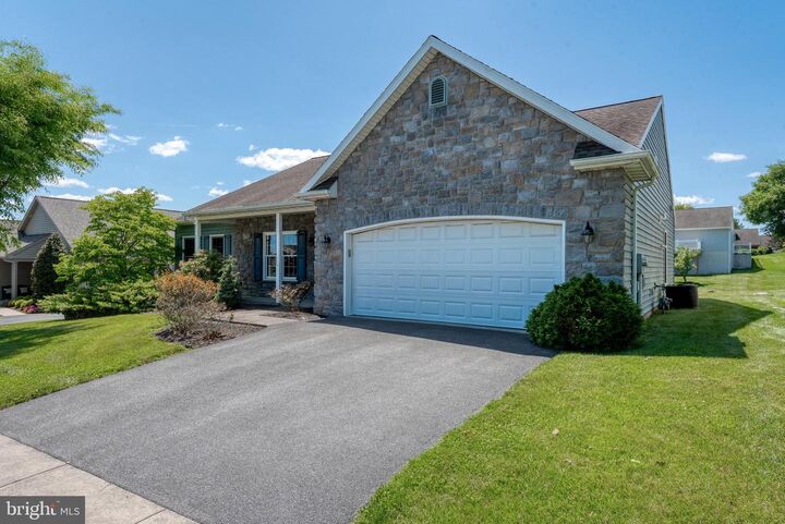 Property Photo:  717 Heather Ridge  PA 17545 