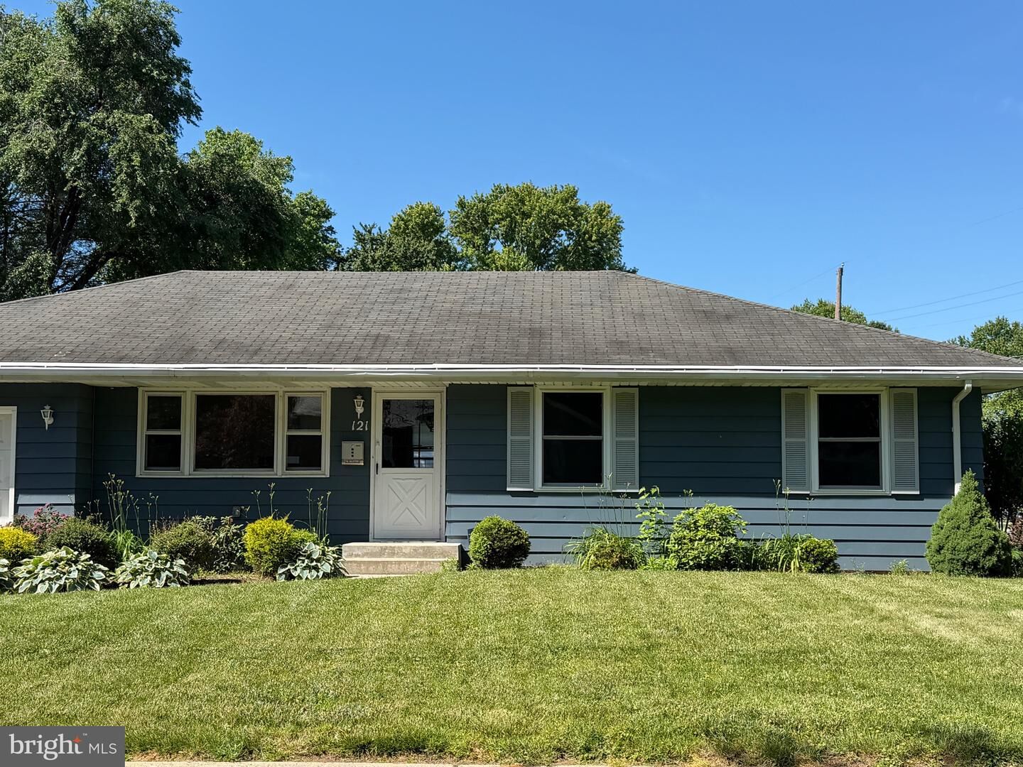 Property Photo:  121 Dunn Lane  NJ 08070 
