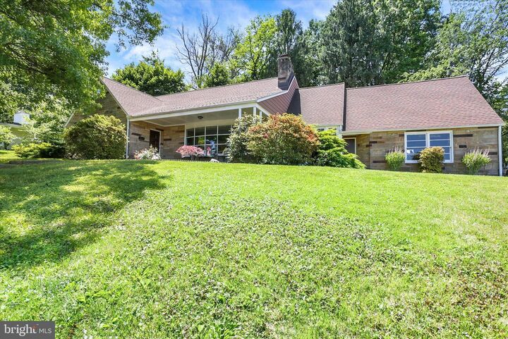 Property Photo:  800 Allen St  PA 17070 