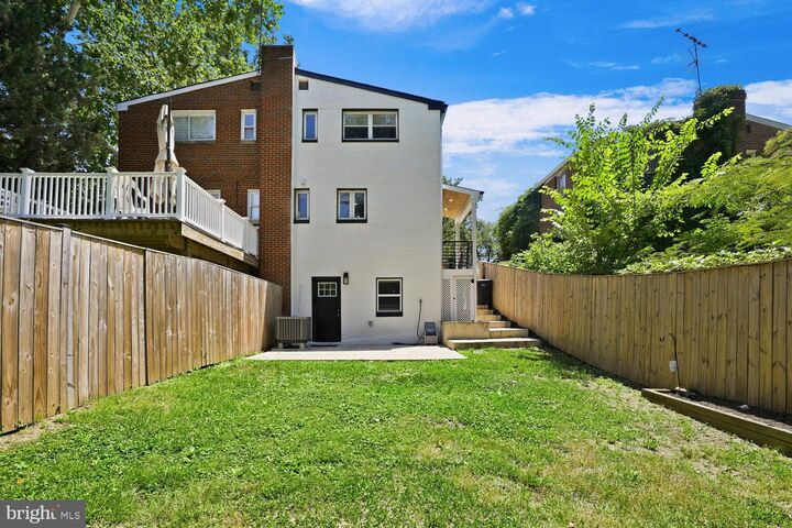 Property Photo:  222 E Taylor Run Parkway  VA 22314 