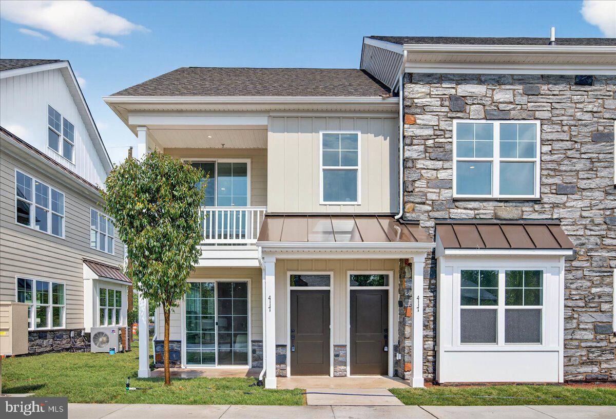 Property Photo: 409 Isabelle Court 201 PA 19438