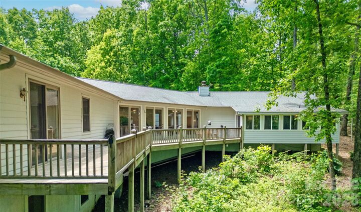 Property Photo:  154 Chestnut Lane  NC 28718 