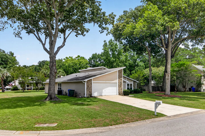Property Photo: 56 Shadowmoss Parkway SC 29414