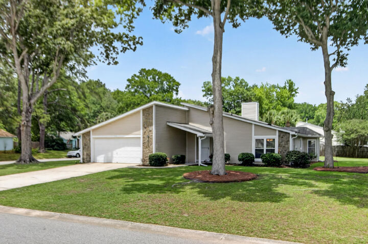 Property Photo:  56 Shadowmoss Parkway  SC 29414 