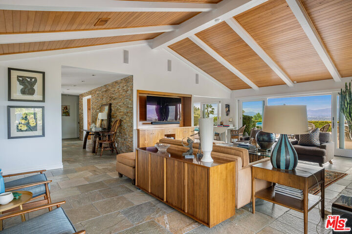 Property Photo: 3770 Glenridge Dr CA 91423