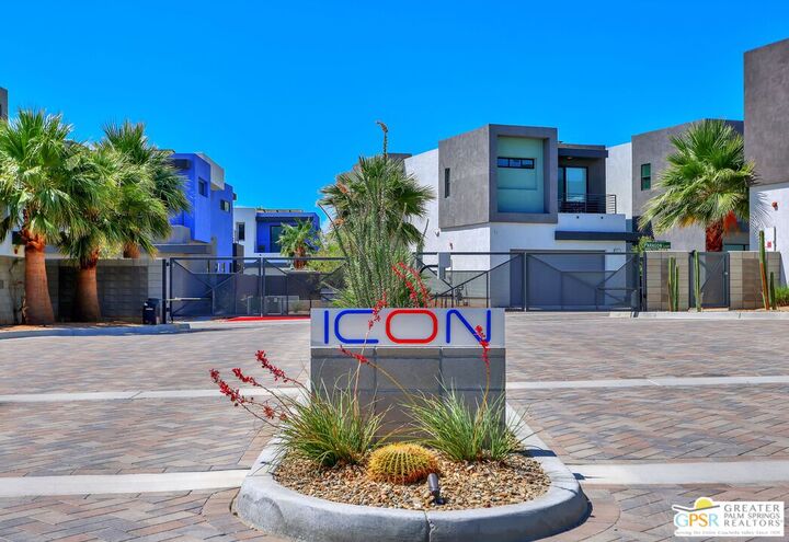 Property Photo:  482 Paragon Loop  CA 92262 