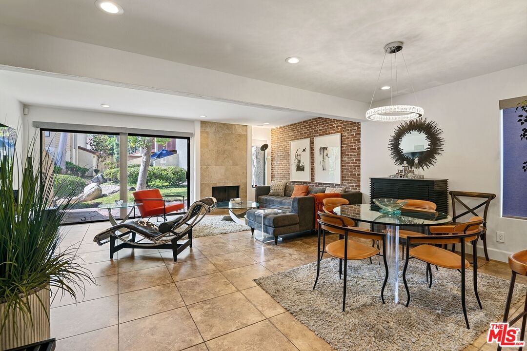 Property Photo:  5720 Owensmouth Ave  CA 91367 