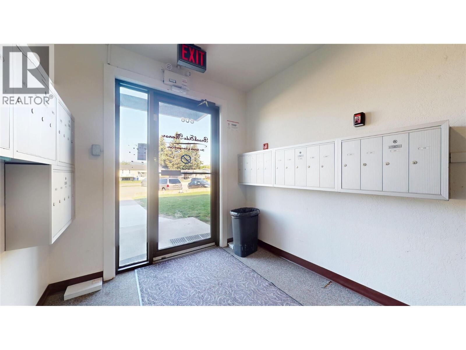 Property Photo: 606 18th Avenue North 404 BC V1C 5M1