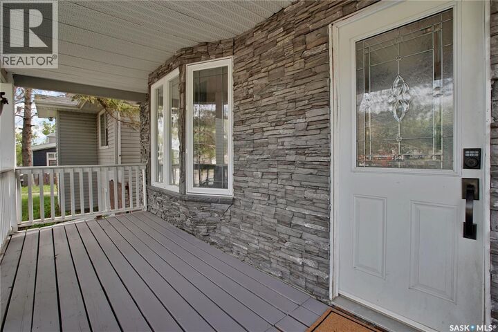 Property Photo:  213 H Avenue N  SK S7L 2B7 