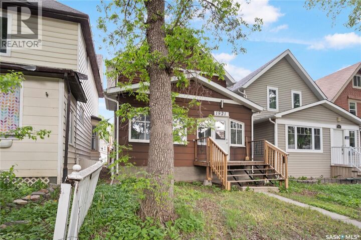 Property Photo: 1921 Garnet Street SW SK S4T 2Z5