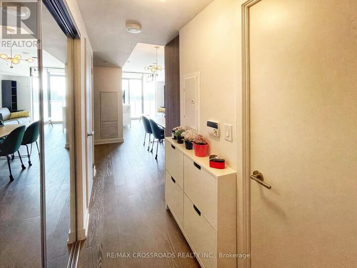 Property Photo: 11 Wellesley Street West 4403 ON M4Y 0G4