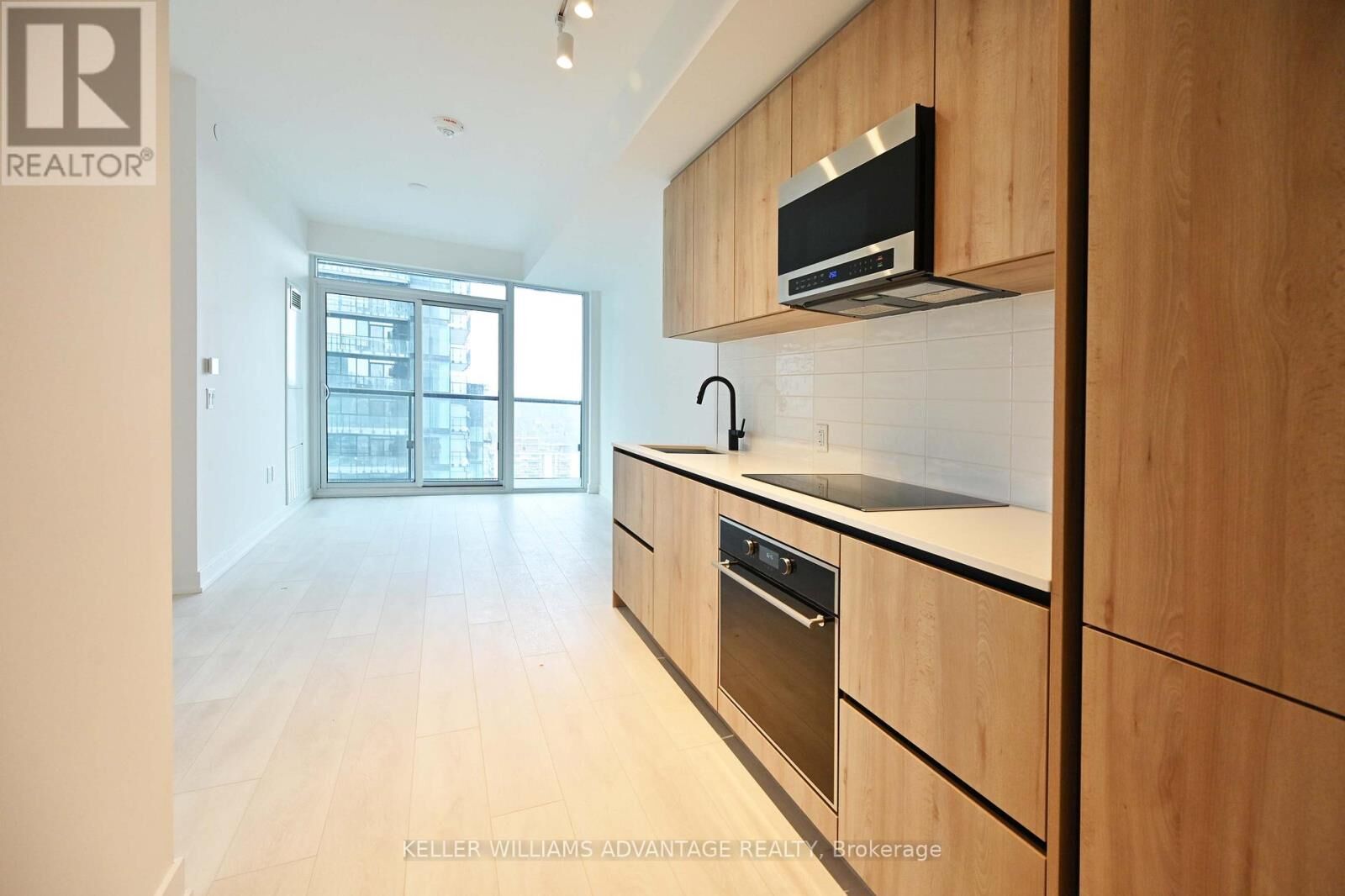 Property Photo: 117 Broadway Avenue 3004 ON M4P 1V3