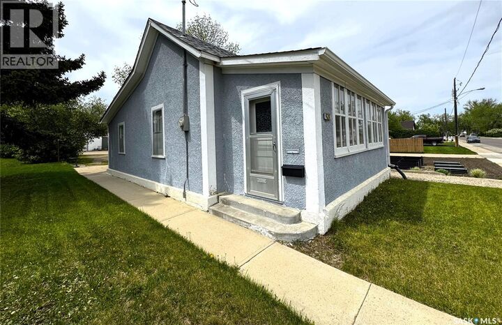 Property Photo: 58 10th Avenue NE SK S9H 2T2