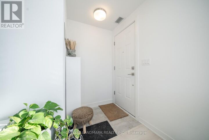 Property Photo: 4015 Hickory Drive 2 ON L4W 1L1