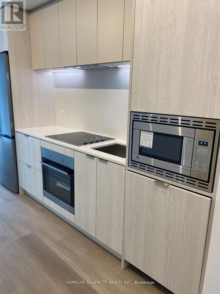 Property Photo: 86 Dundas Street 406 ON L5A 0B1