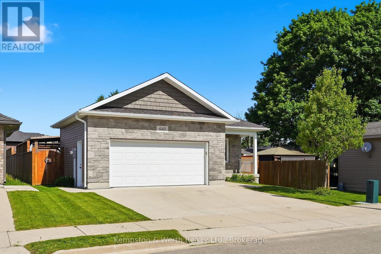Property Photo:  645 Davidson Avenue South  ON N4W 0G7 