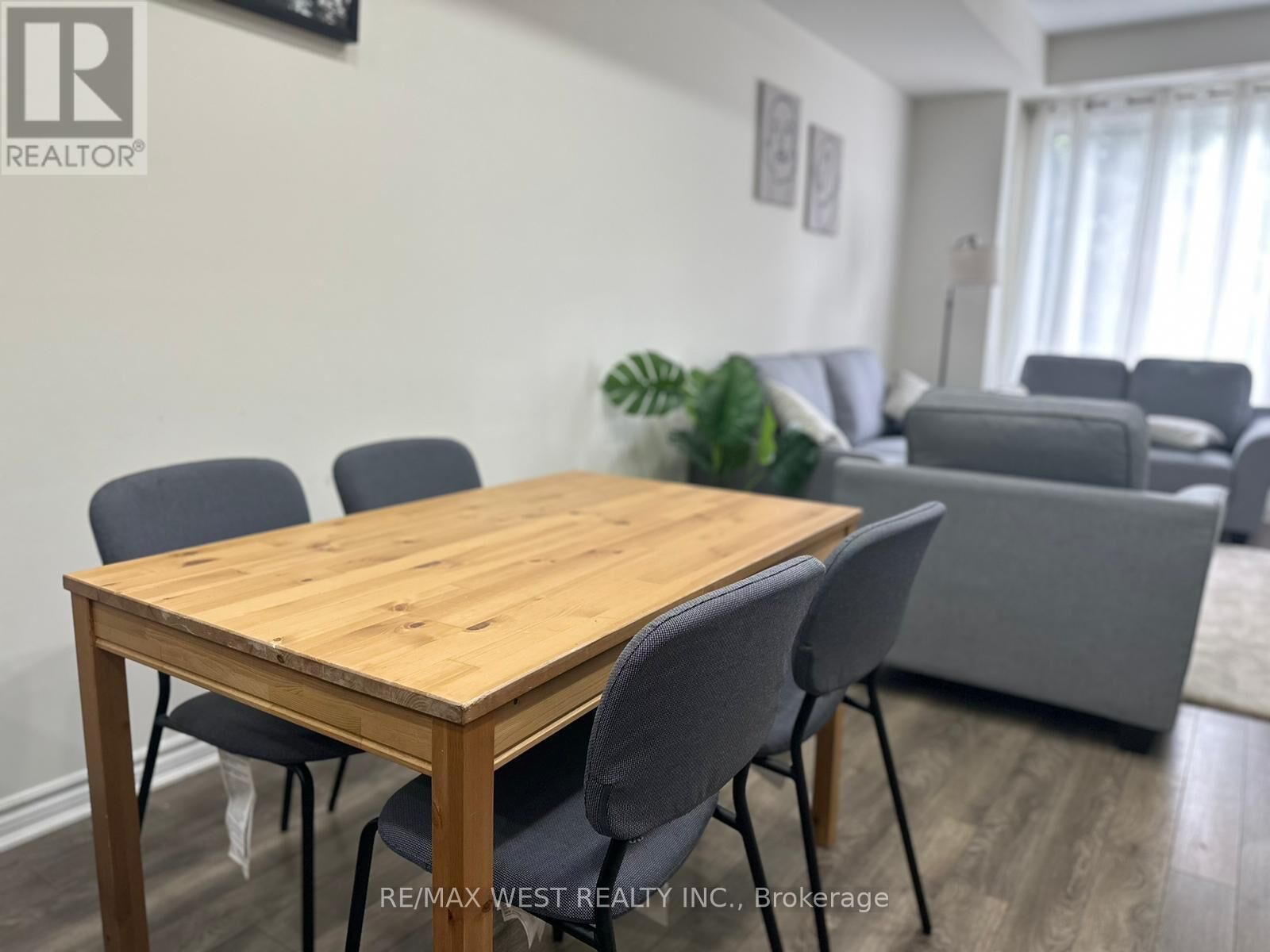 Property Photo: 25 Heron Park Place 3 ON M1E 0B8