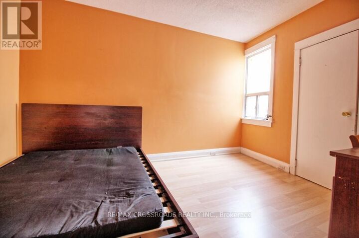 Property Photo:  2001 Yonge Street 2nd Fl  ON M4S 1Z8 