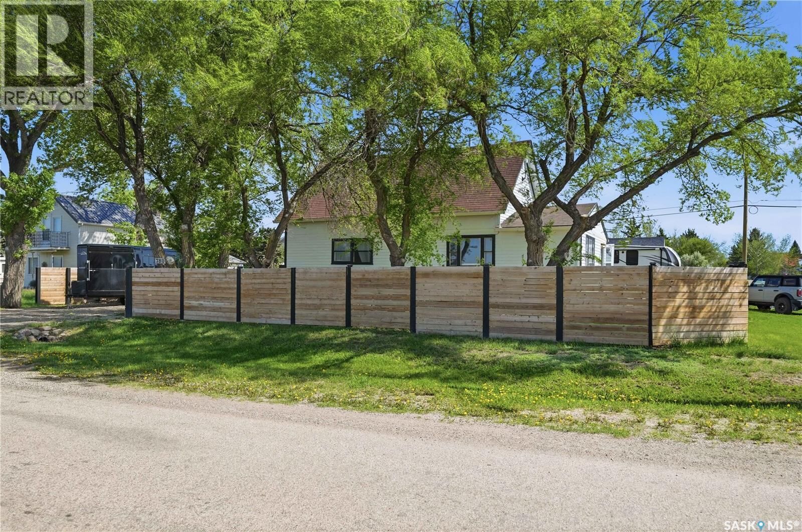 Property Photo:  780 Railway Avenue  SK S0H 1J0 