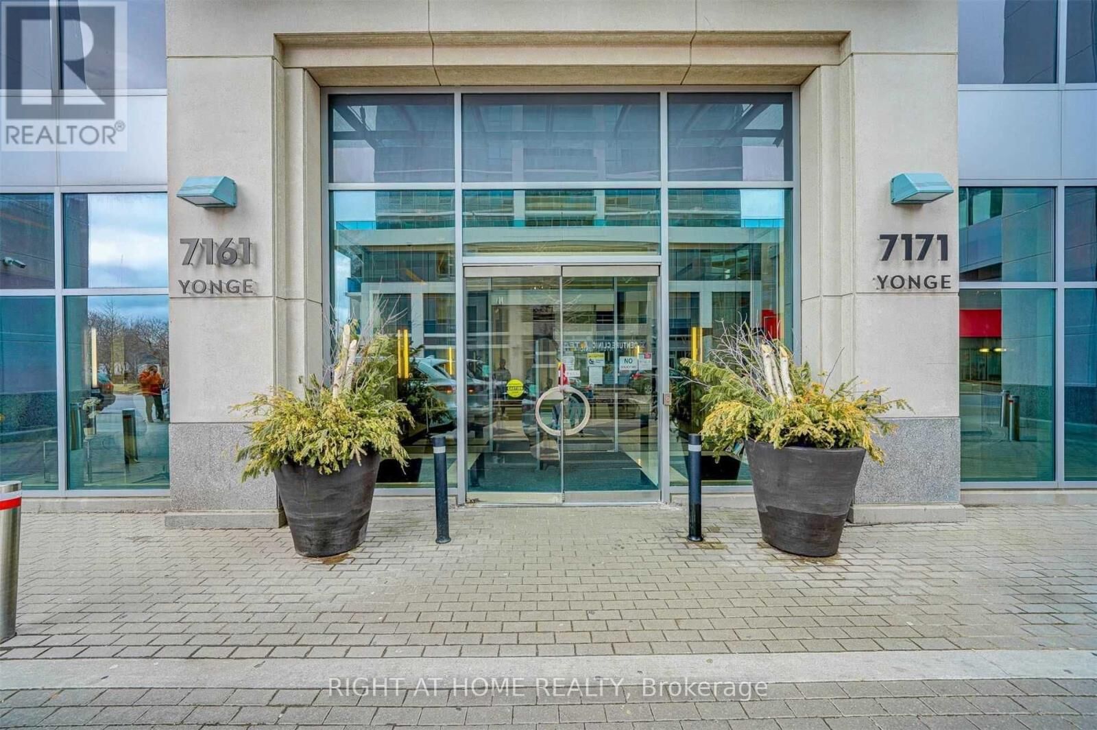 Property Photo: 7171 Yonge Street 511 ON L3T 0C5