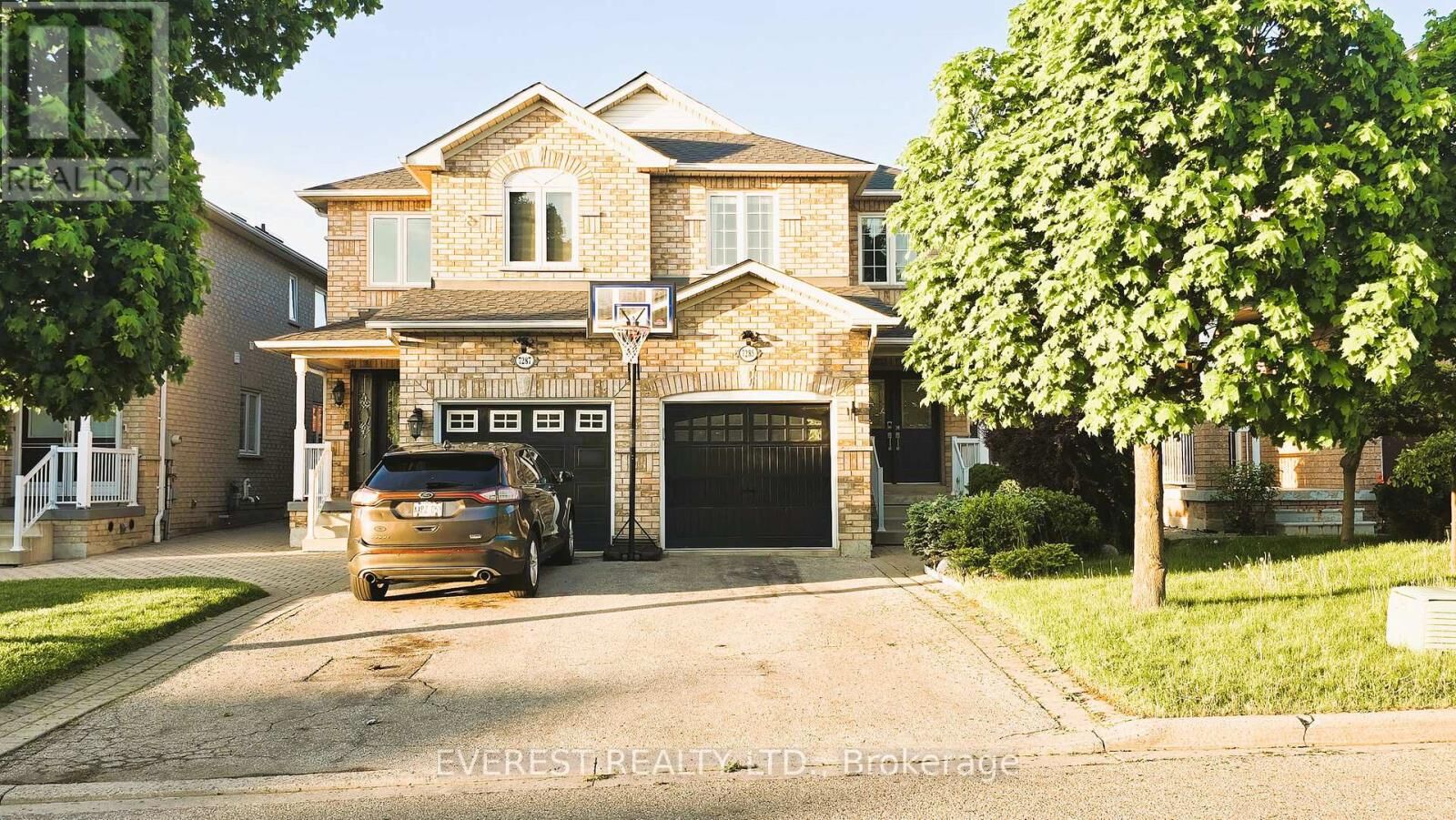Property Photo:  7285 Gagliano Drive  ON L5W 1X3 