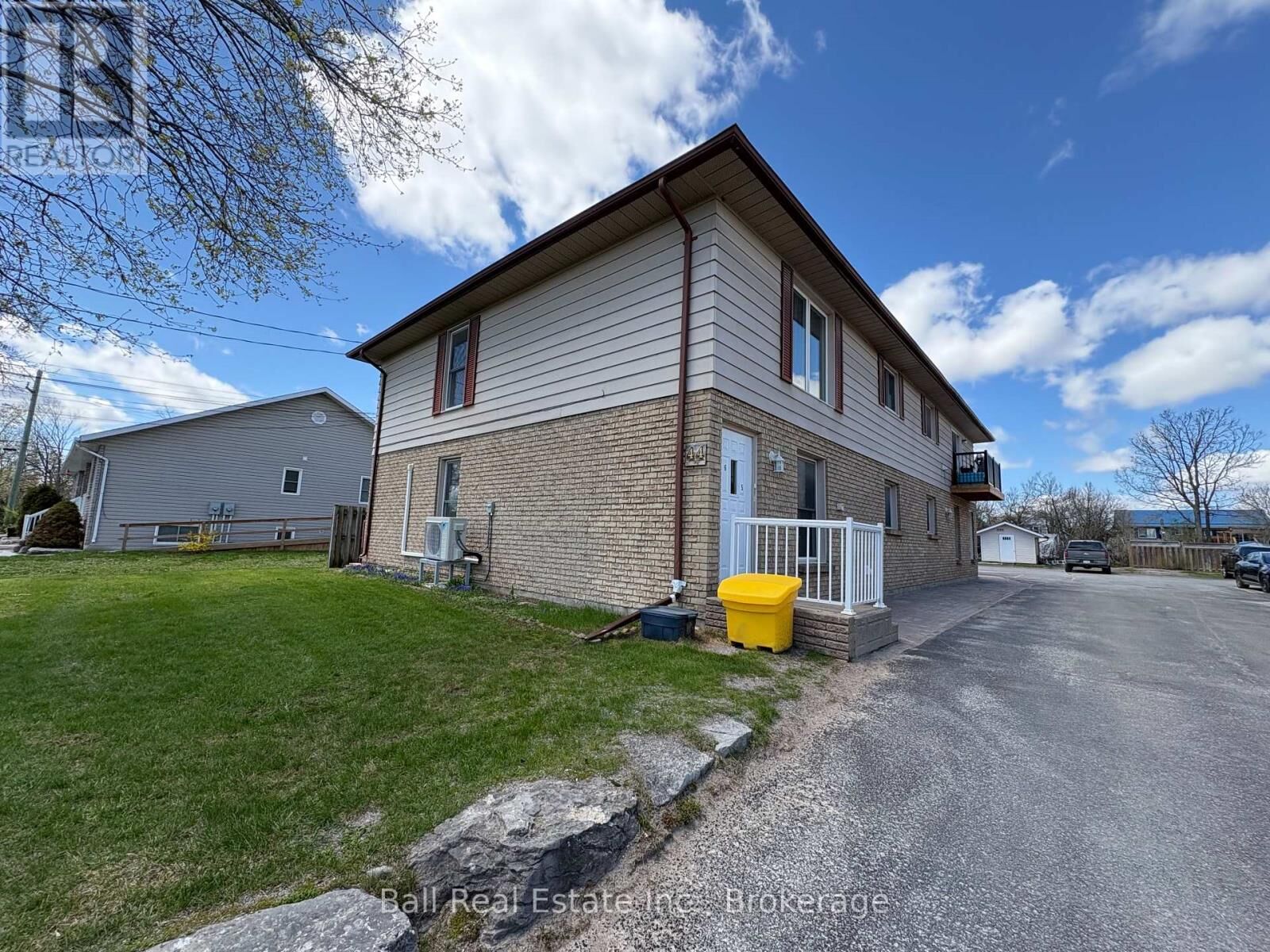 Property Photo: 44 Anne Street 5 ON K0M 1A0