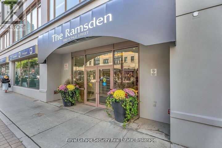 Property Photo:  980 Yonge Street 403  ON M4W 3V8 