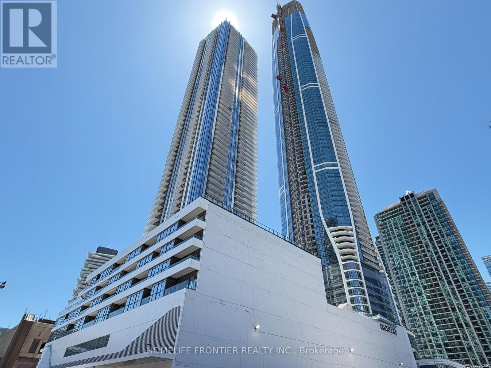 Property Photo:  28 Freeland Street 5403  ON M5E 0E3 