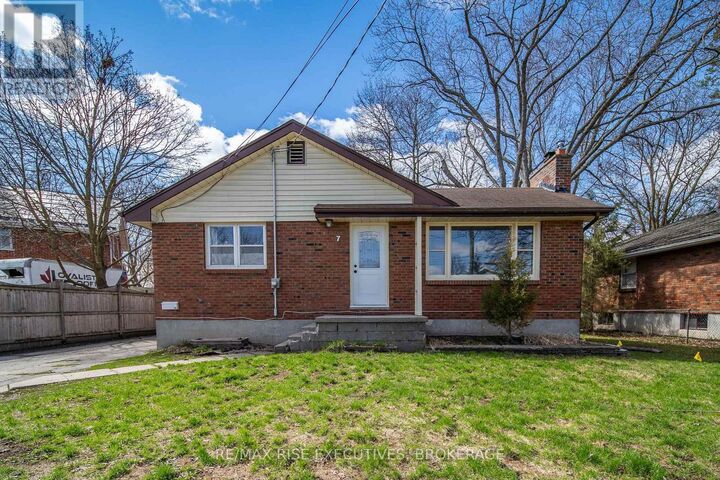 Property Photo:  7 Benjamin Street  ON K8P 1P6 
