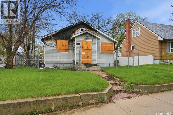 Property Photo: 844 6th Avenue NW SK S6H 4A2